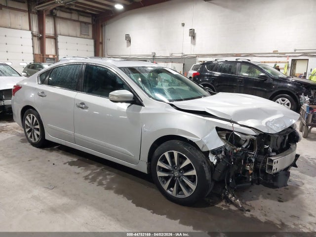 Salvage Nissan Altima Image