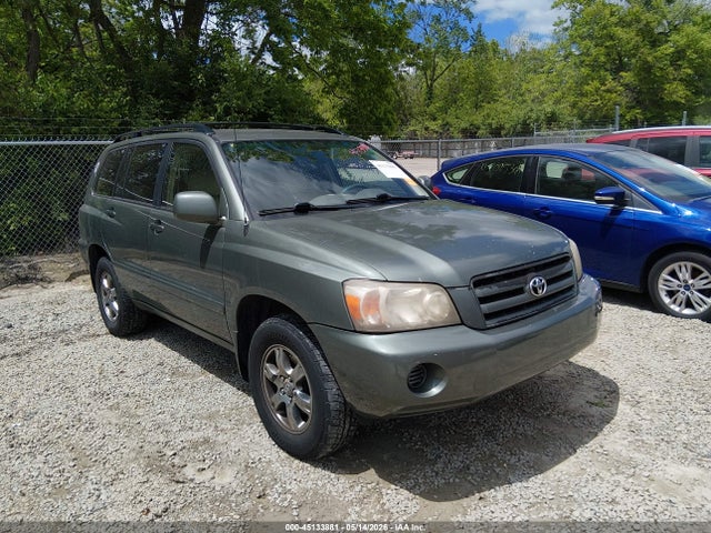 Salvage Toyota Highlander Image