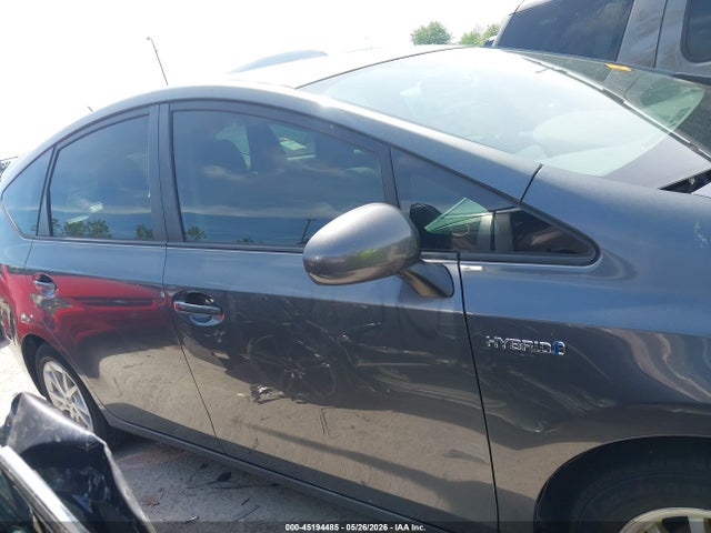 Toyota Prius v Two