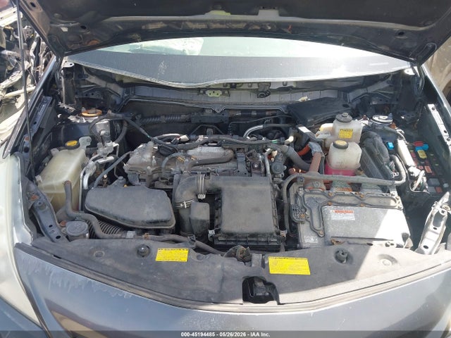 Toyota Prius v Two