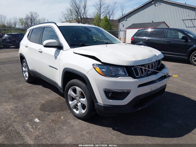 Salvage Jeep Compass Image