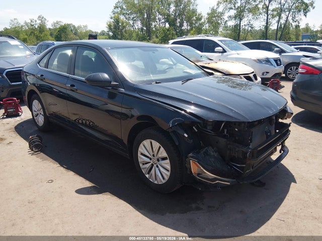 Salvage Volkswagen Jetta Image