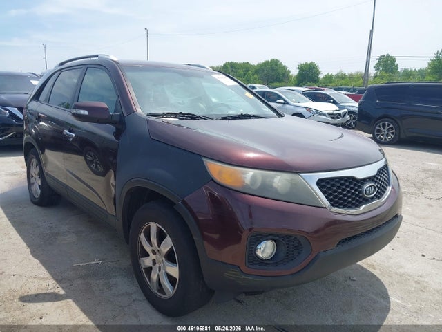 Salvage Kia Sorento Image