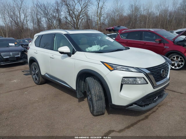 Salvage Nissan Rogue Image