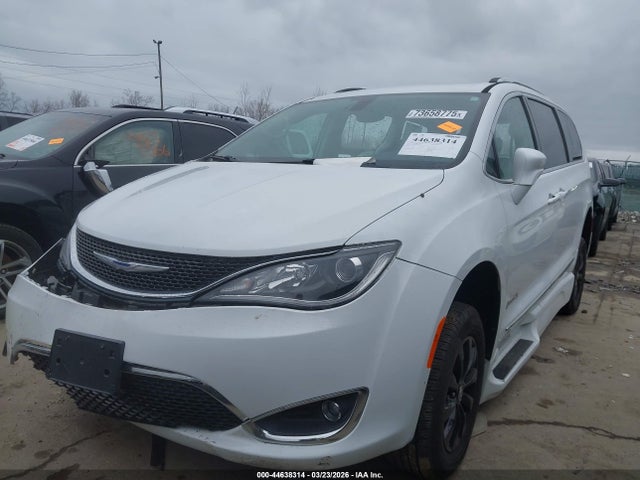 Chrysler Pacifica Touring L