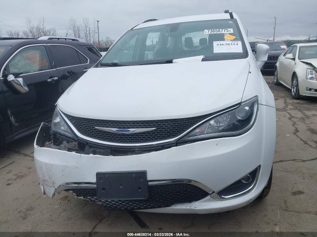 Chrysler Pacifica Touring L