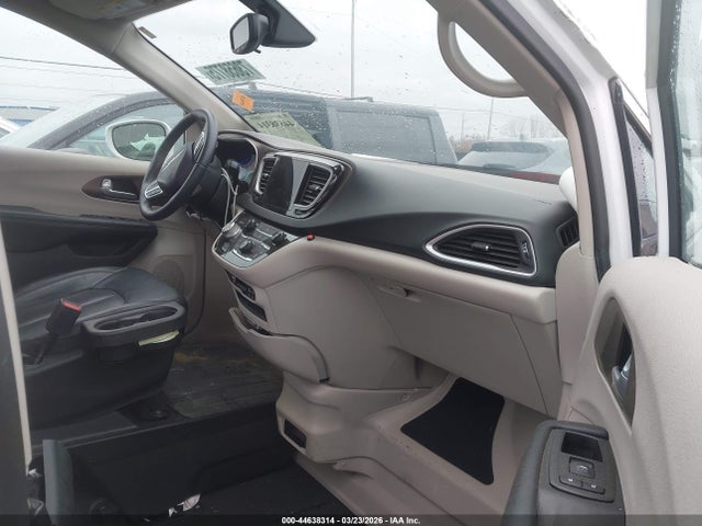 Chrysler Pacifica Touring L