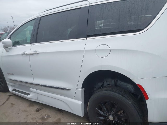 Chrysler Pacifica Touring L