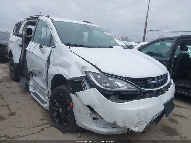 Salvage Chrysler Pacifica Image