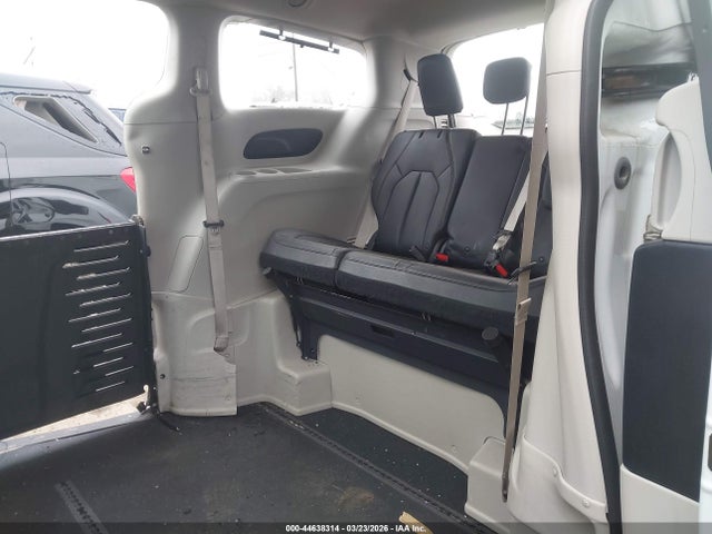 Chrysler Pacifica Touring L