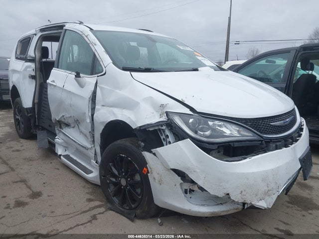 Chrysler Pacifica Touring L