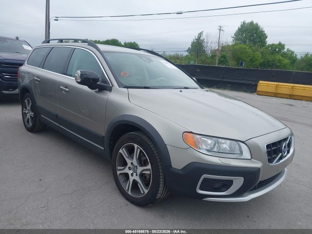Salvage Volvo XC70 Image