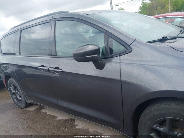 Chrysler Pacifica Touring L Plus