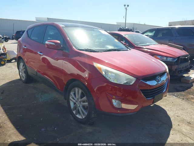 Salvage Hyundai TUCSON Image