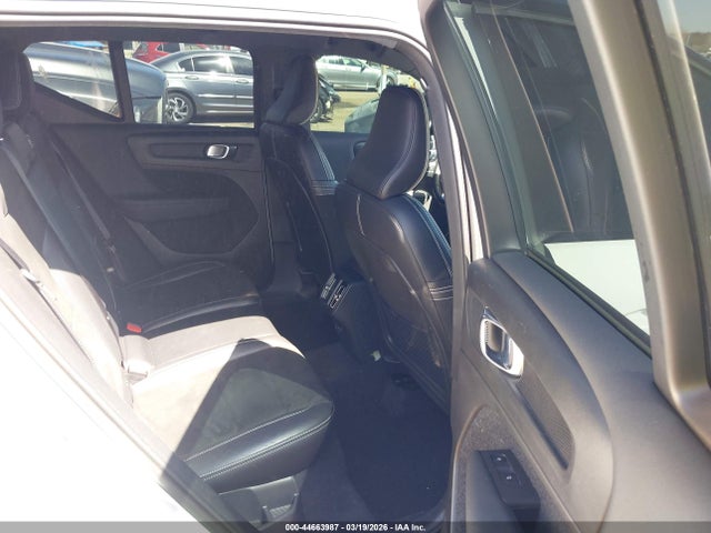 Volvo XC40 T5 R-design