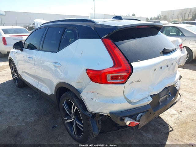 Volvo XC40 T5 R-design