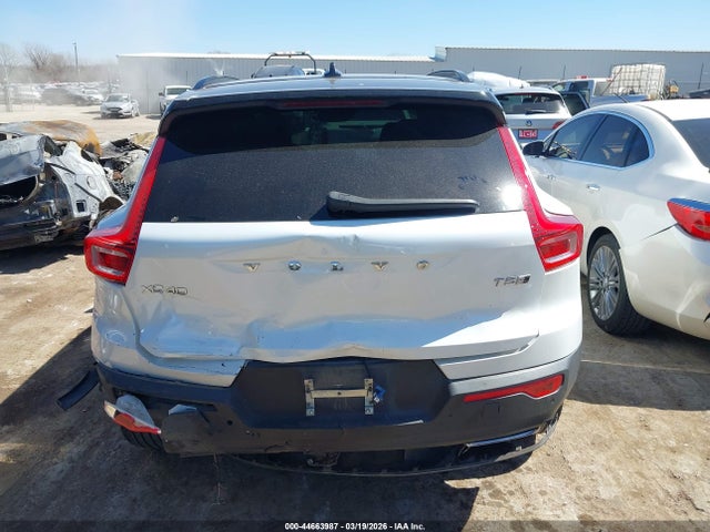 Volvo XC40 T5 R-design