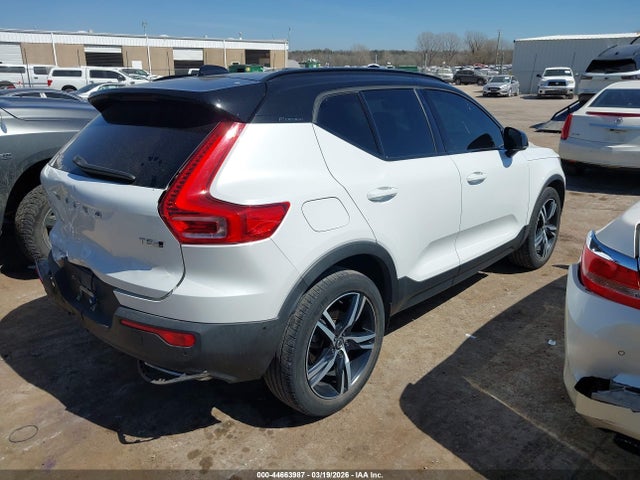 Volvo XC40 T5 R-design
