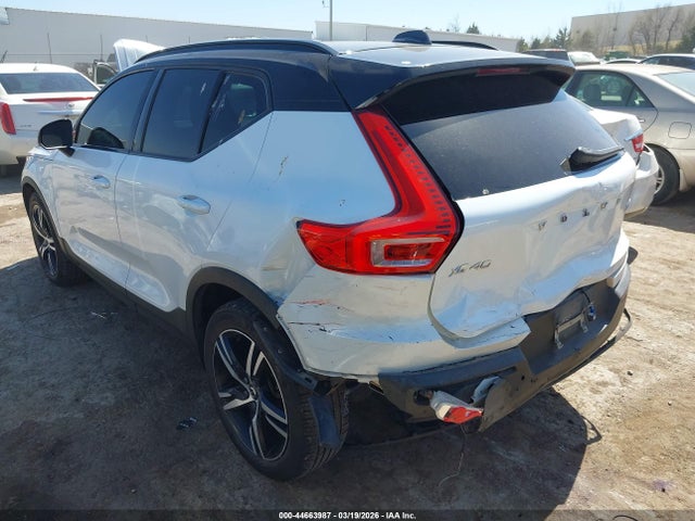 Volvo XC40 T5 R-design