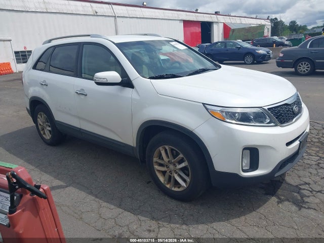Salvage Kia Sorento Image