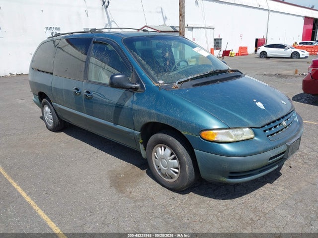 Salvage Chrysler Grand Voyager Image