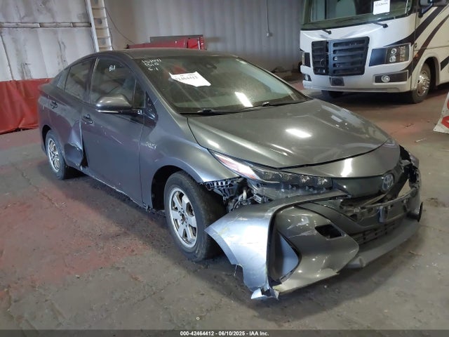 Salvage Toyota Prius Prime Image