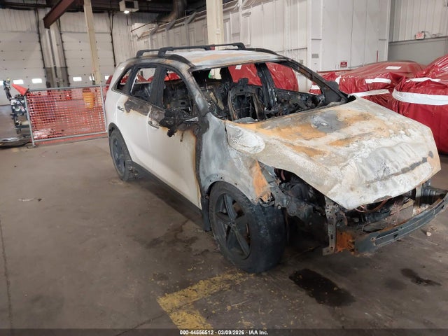 Salvage Kia Sorento Image