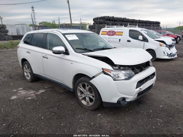 Salvage Mitsubishi Outlander Image
