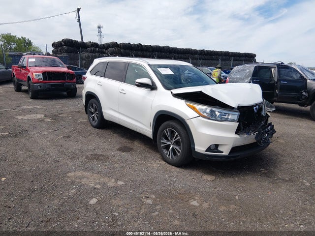 Salvage Toyota Highlander Image