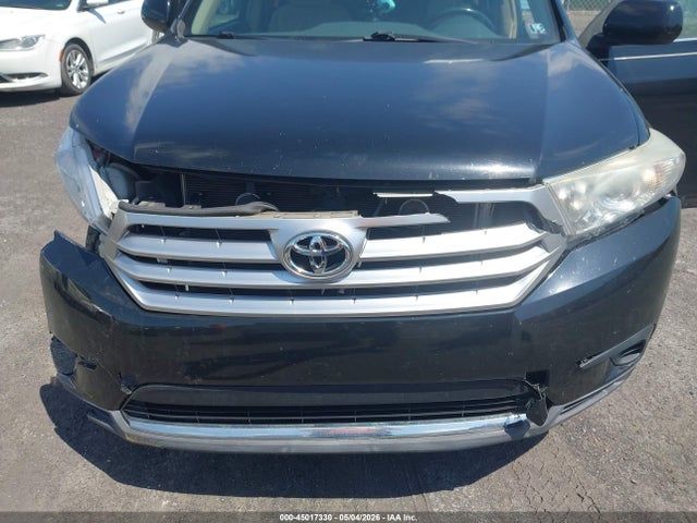 Toyota Highlander Base V6