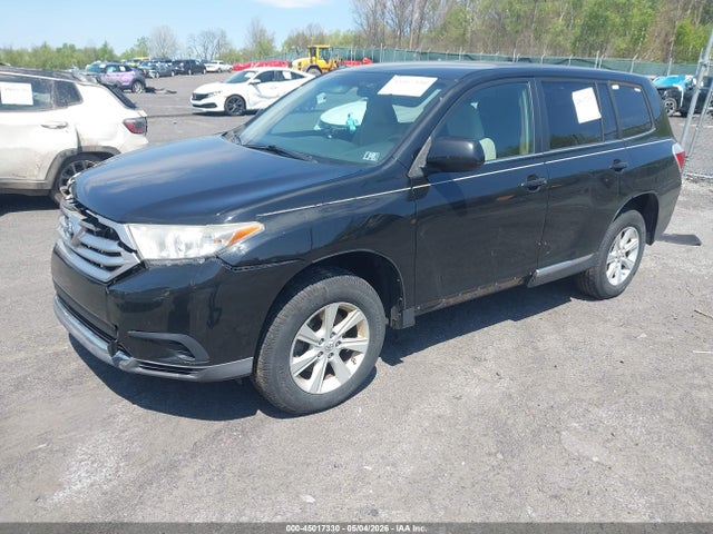 Toyota Highlander Base V6