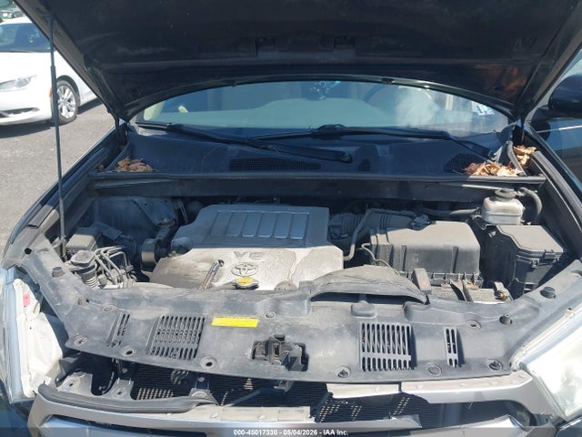 Toyota Highlander Base V6
