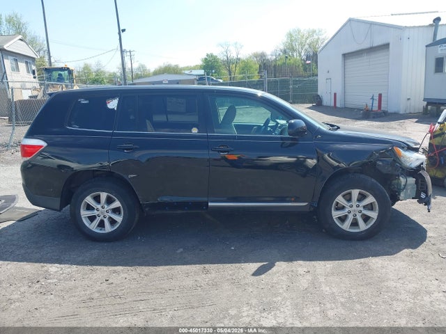 Toyota Highlander Base V6