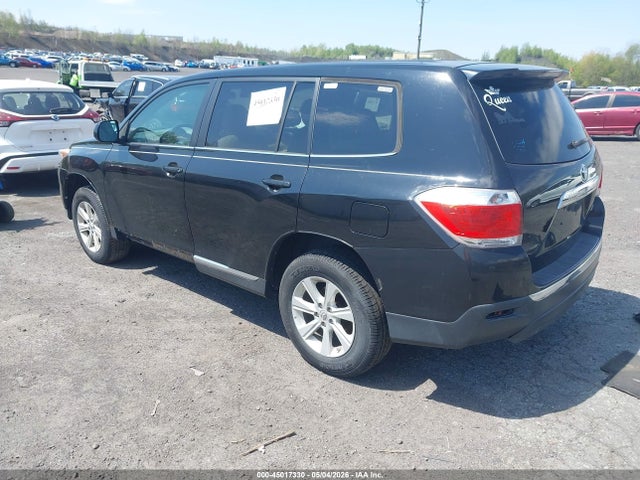Toyota Highlander Base V6
