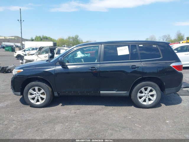 Toyota Highlander Base V6
