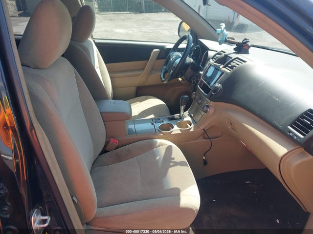 Toyota Highlander Base V6
