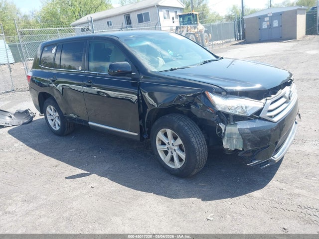 Salvage Toyota Highlander Image