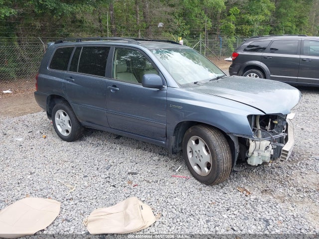 Salvage Toyota Highlander Image