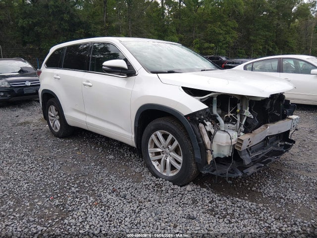 Salvage Toyota Highlander Image