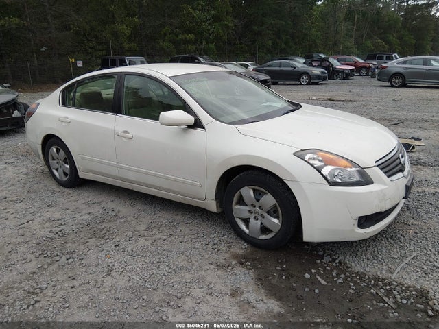 Salvage Nissan Altima Image
