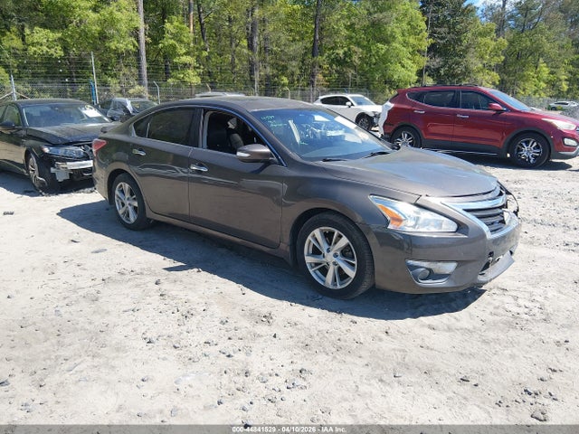 Salvage Nissan Altima Image