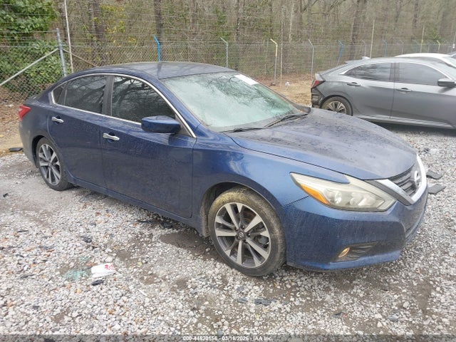 Salvage Nissan Altima Image