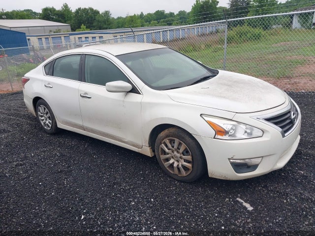 Salvage Nissan Altima Image