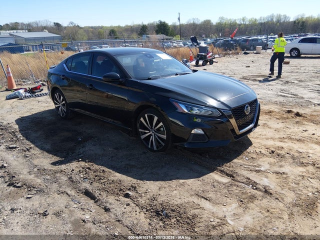 Salvage Nissan Altima Image