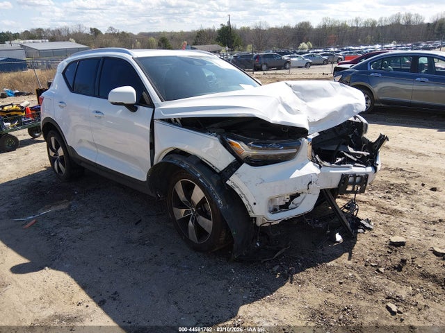 Salvage Volvo XC40 Image
