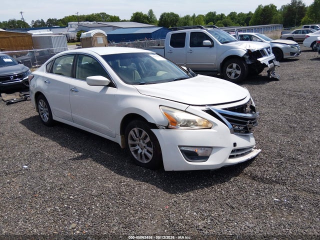 Salvage Nissan Altima Image