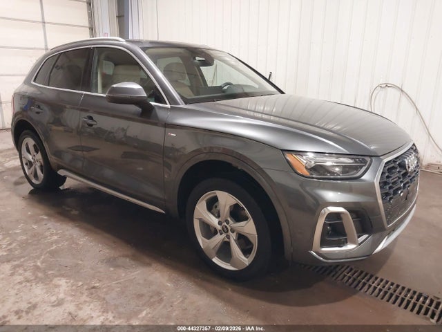 Salvage Audi Q5 Image