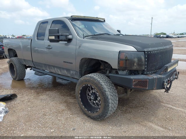 Salvage Chevrolet Silverado 2500 Image