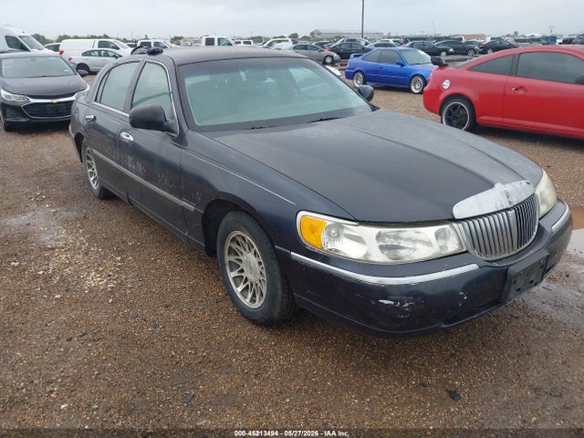 Salvage Lincoln Towncar Image