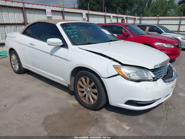 Salvage Chrysler 200 Image
